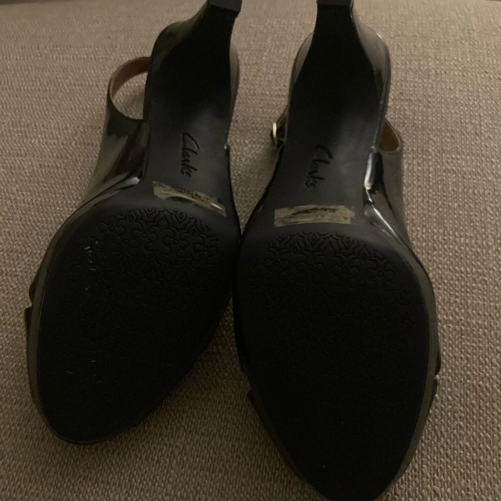 Women’s Clark patent leather heels - Picture 3 of 3